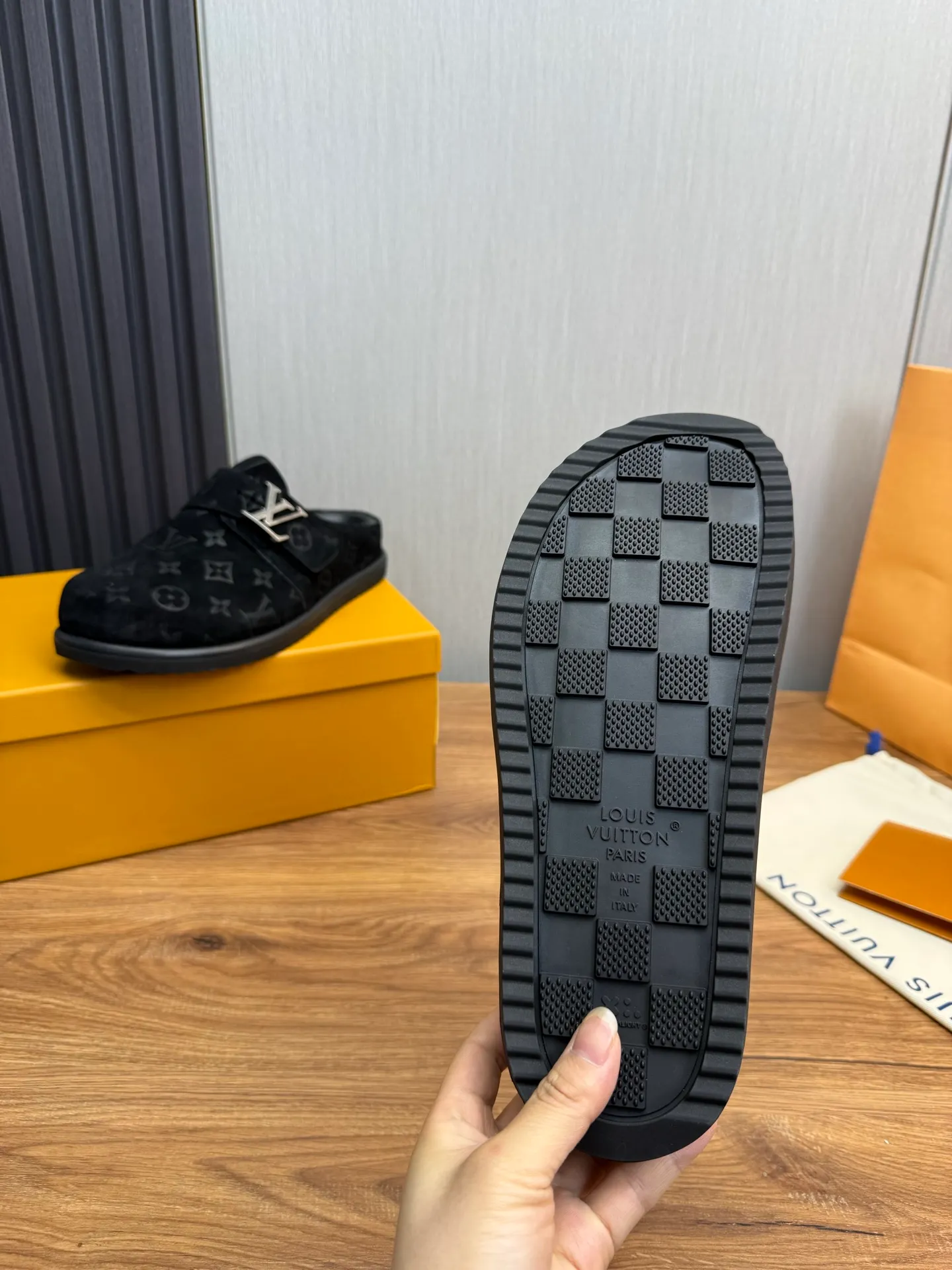 Men's shoes 💰520💰 Lv. hot selling men's slippers 🔥 🩴Official website one to one production 38-45 sizes 45 46 🉑️Customized!